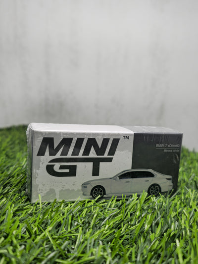 BMW i7 xDrive60 (White) | Mini GT