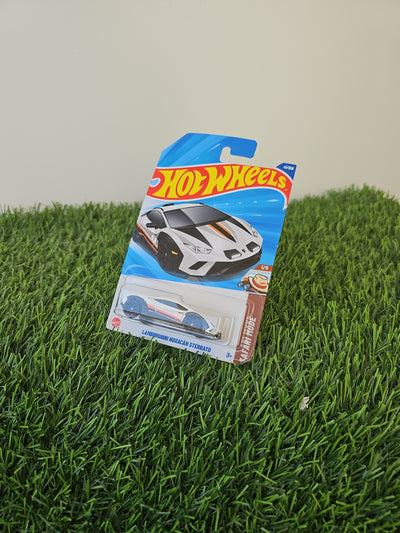 Lamborghini Huracan Sterrato White | Hotwheels