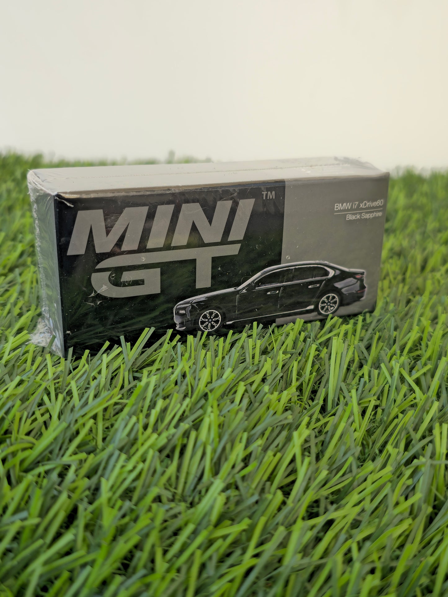 BMW i7 xDrive60  | MiniGT