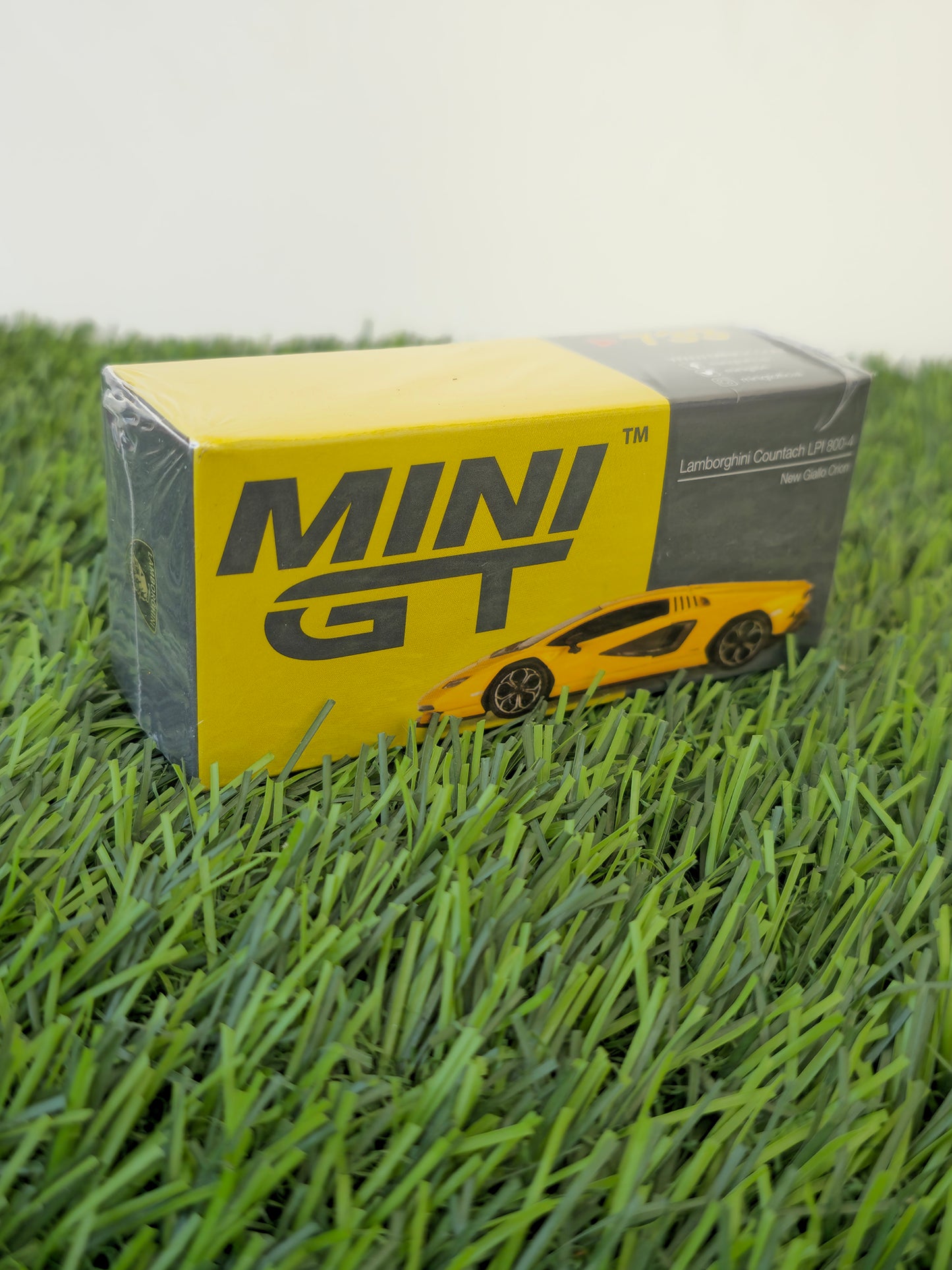 Lamborghini Countach LPI 800-4 | MiniGT