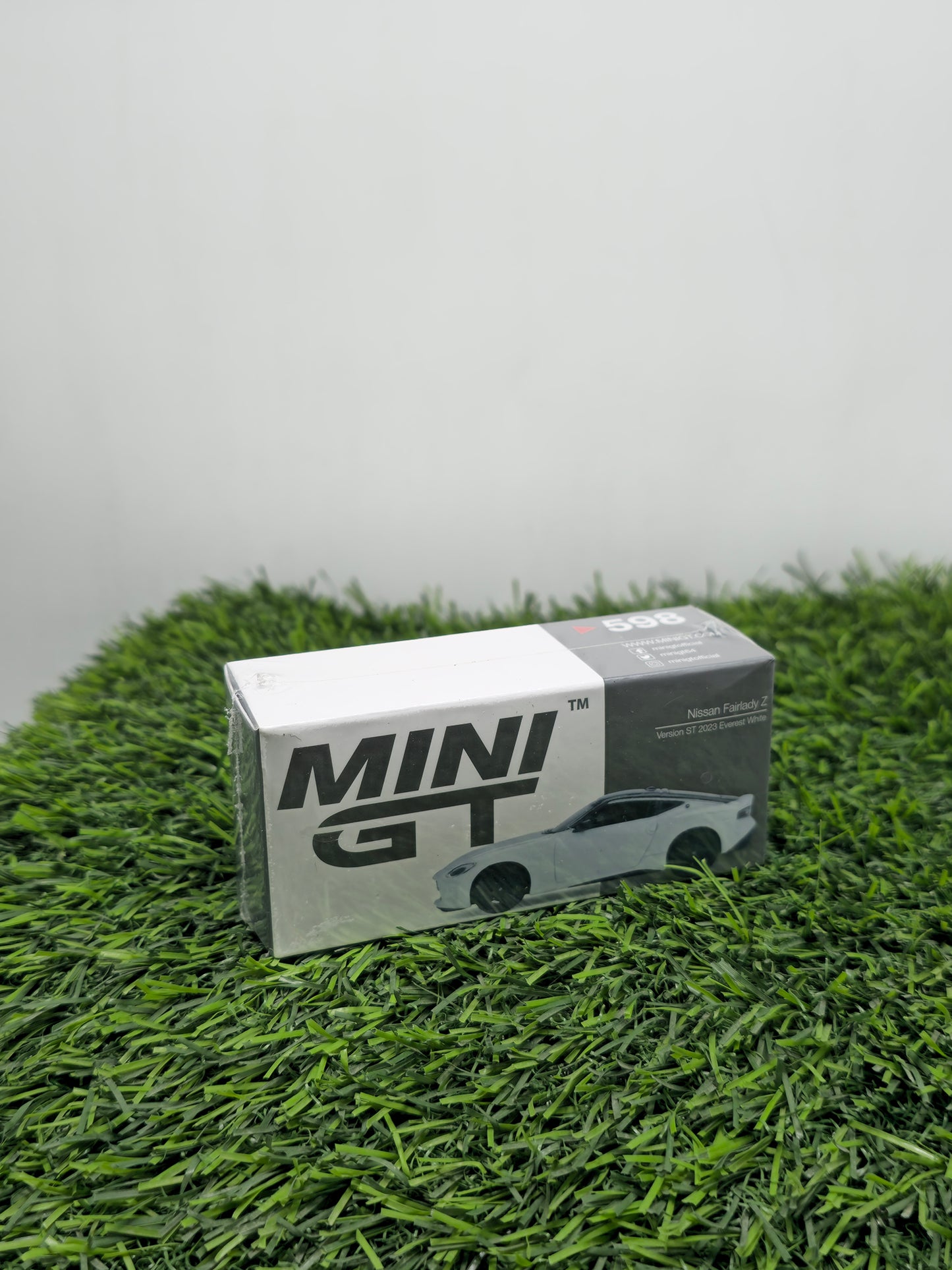 Nissan Fairlady Z (White) | Mini GT