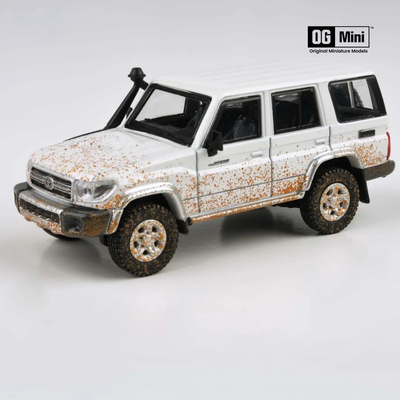 *PRE-ORDER* Toyota Land Cruiser 76 Off Road Effect LHD, 1:64 Scale