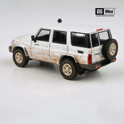 *PRE-ORDER* Toyota Land Cruiser 76 Off Road Effect LHD, 1:64 Scale
